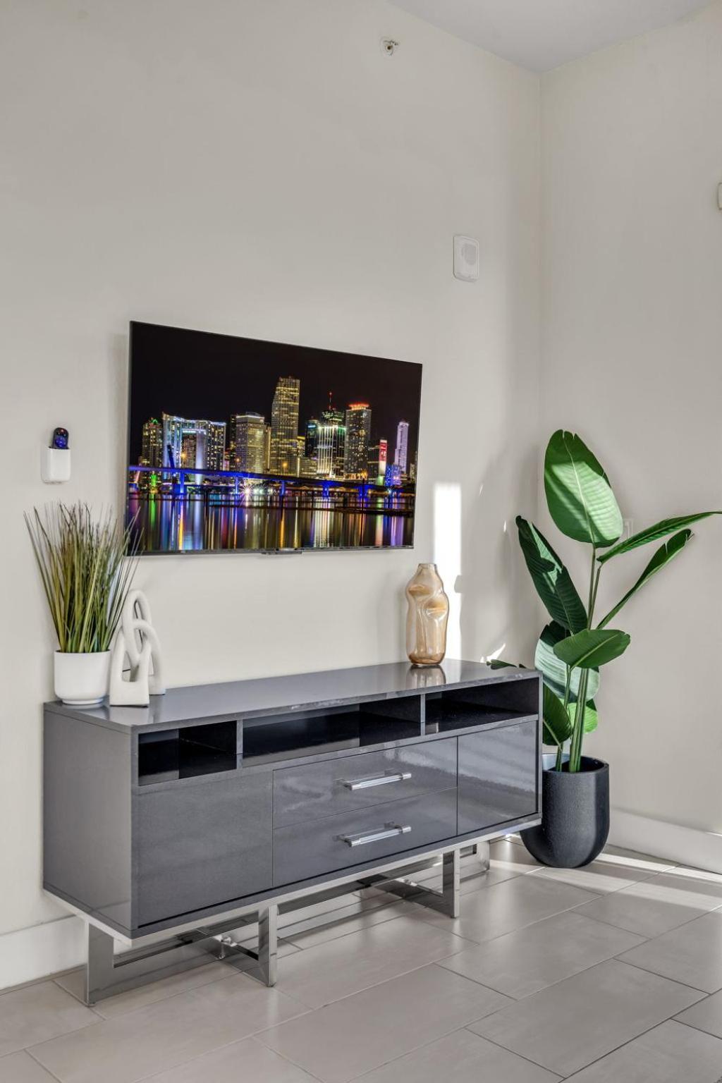 Apartment Luxury 2br With Views On Biscayne Blvd