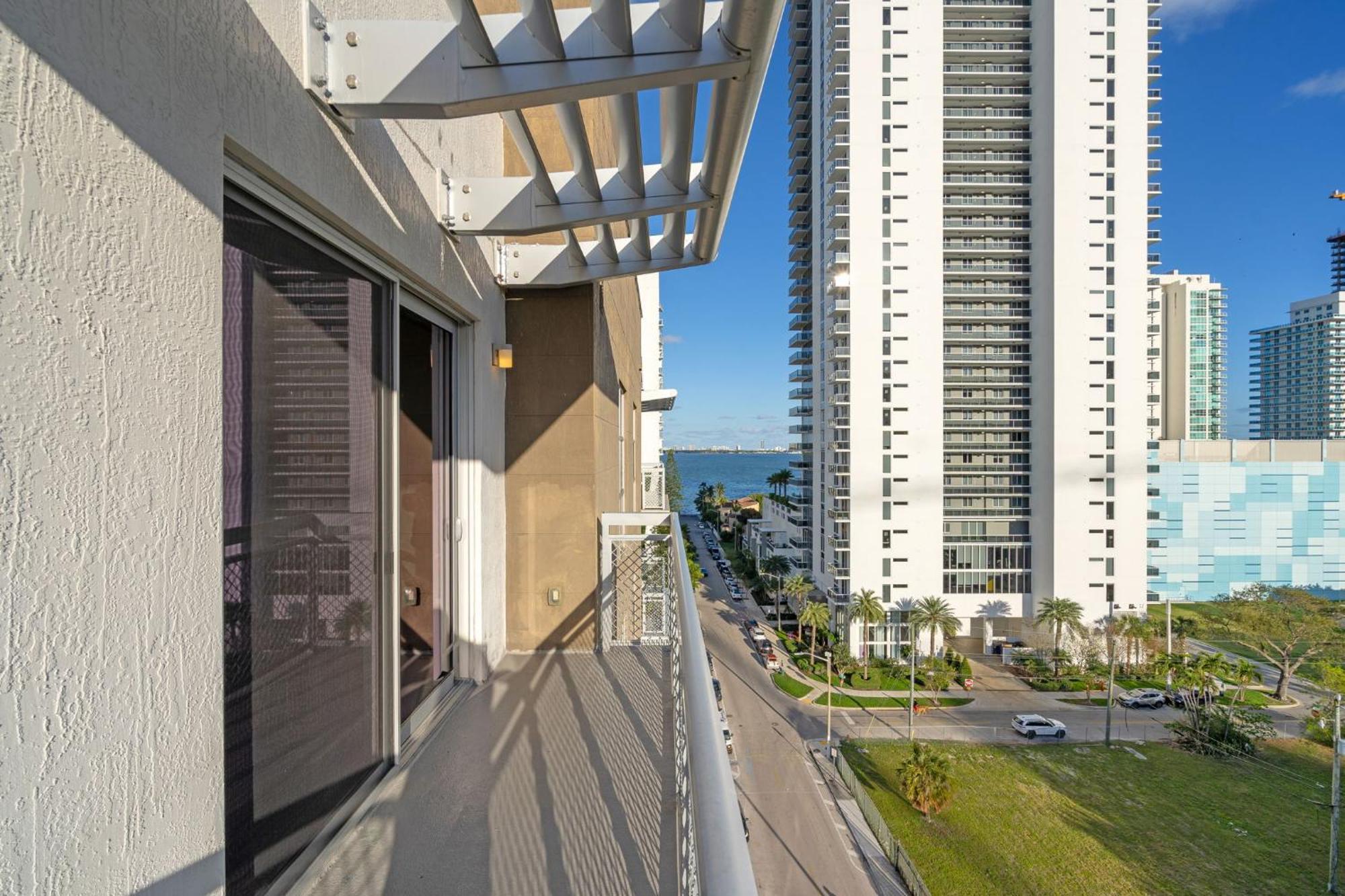 Apartment Luxury 2br With Views On Biscayne Blvd Miami