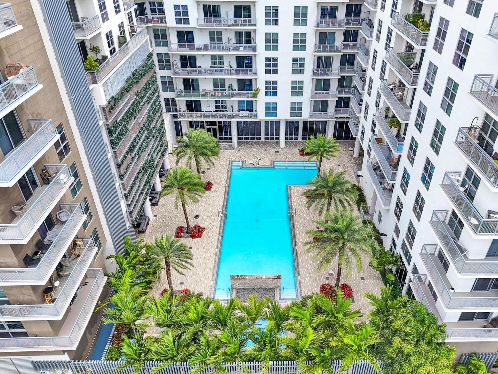 Luxury 2br With Views On Biscayne Blvd *
