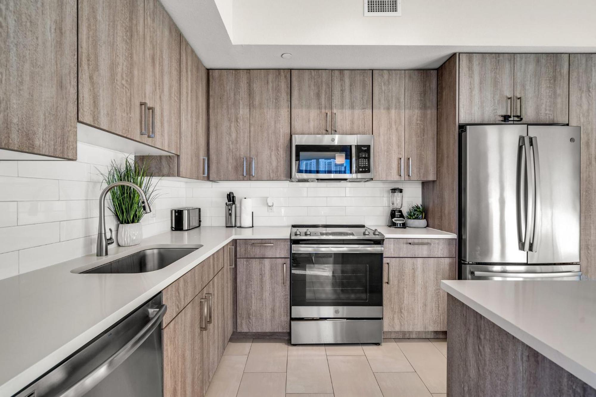Apartment Luxury 2br With Views On Biscayne Blvd