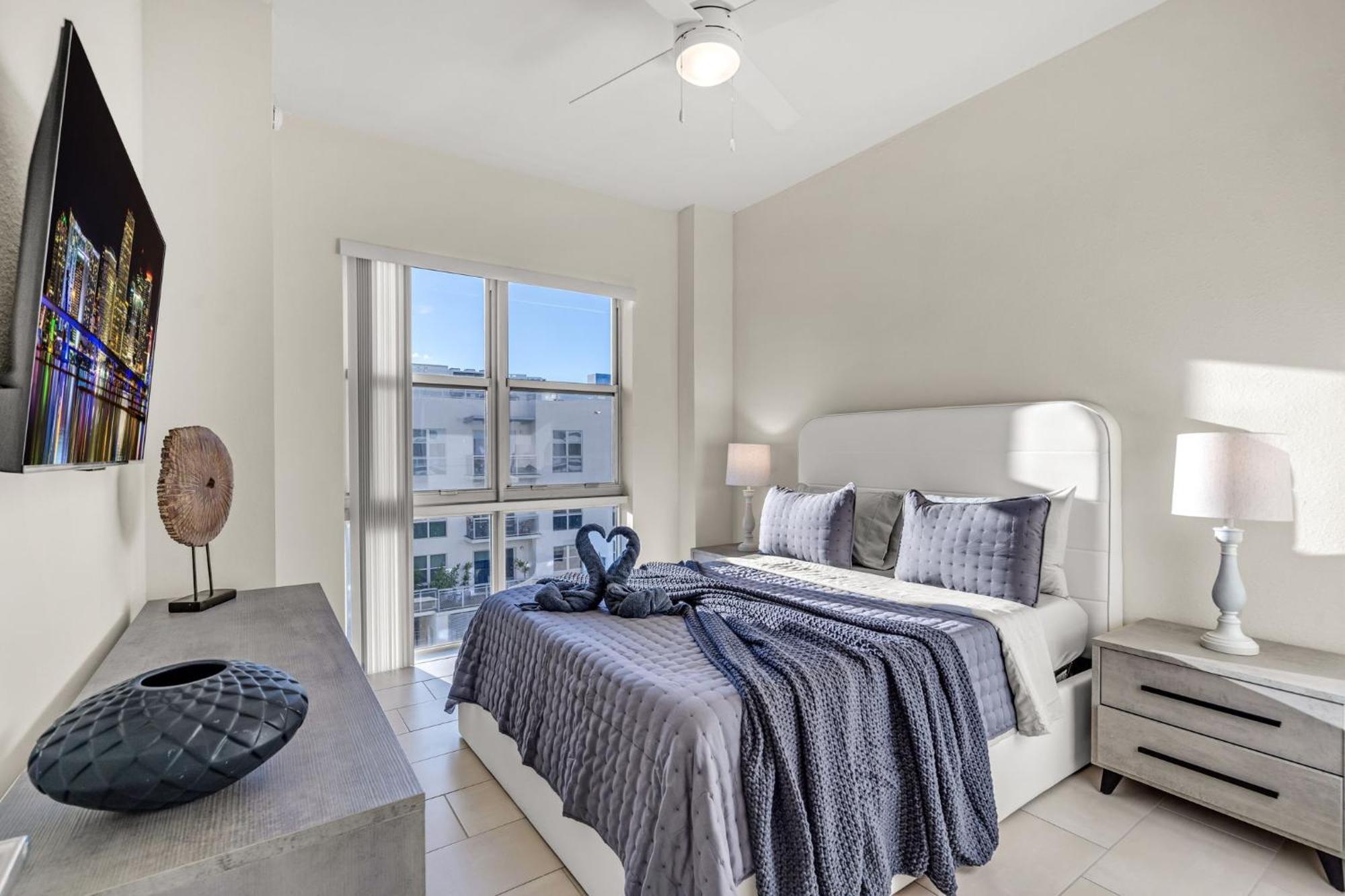 Apartment Luxury 2br With Views On Biscayne Blvd