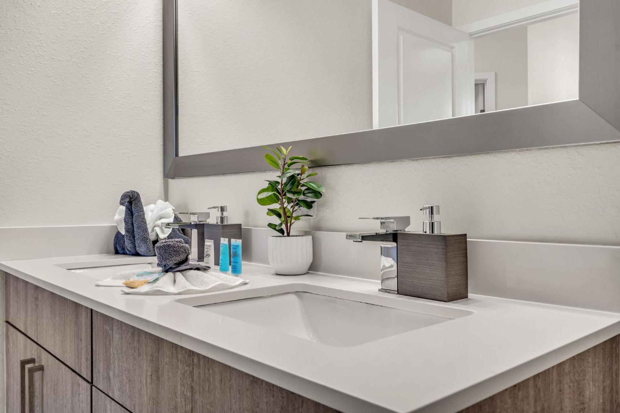 Luxury 2br With Views On Biscayne Blvd Apartment *