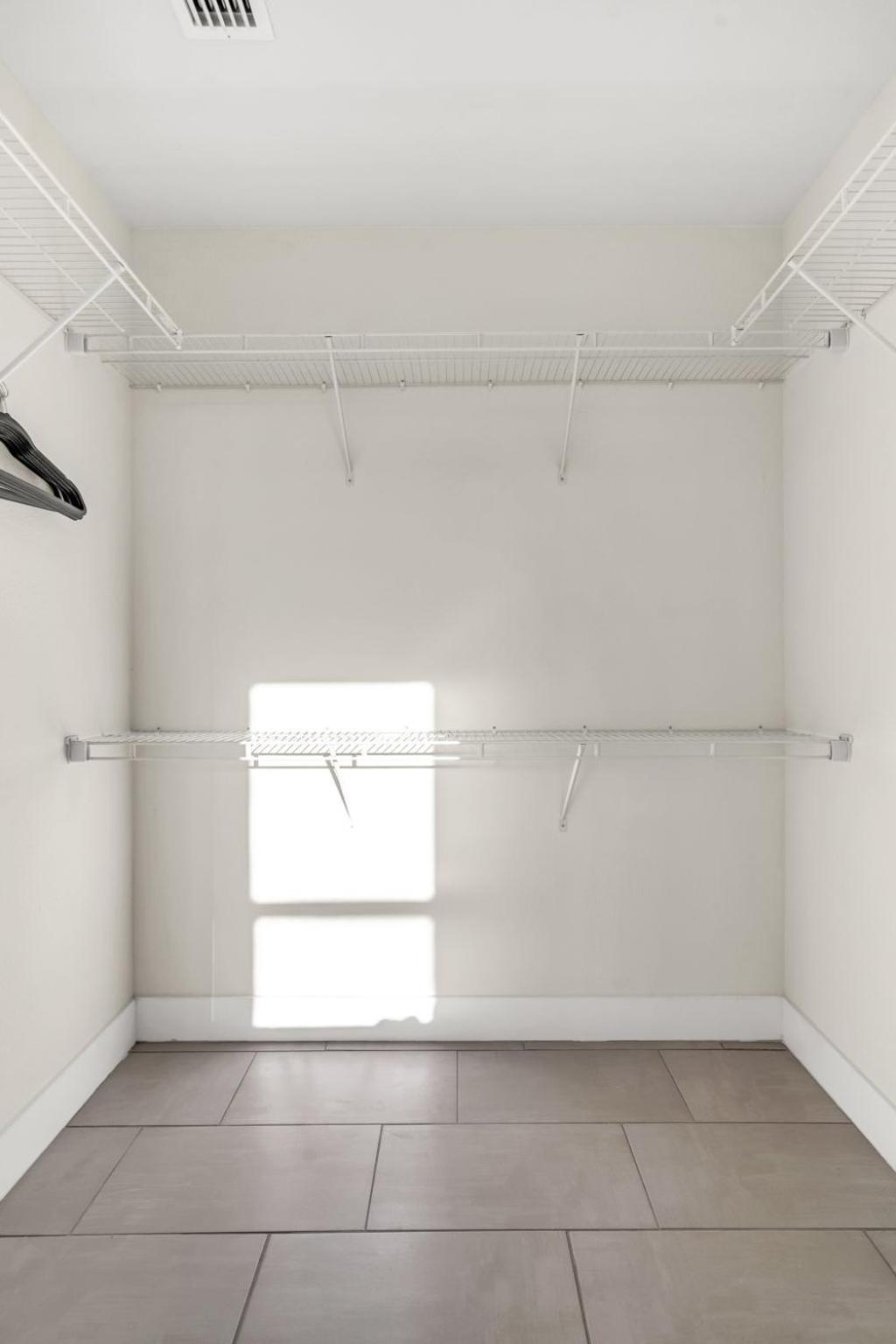 Luxury 2br With Views On Biscayne Blvd *
