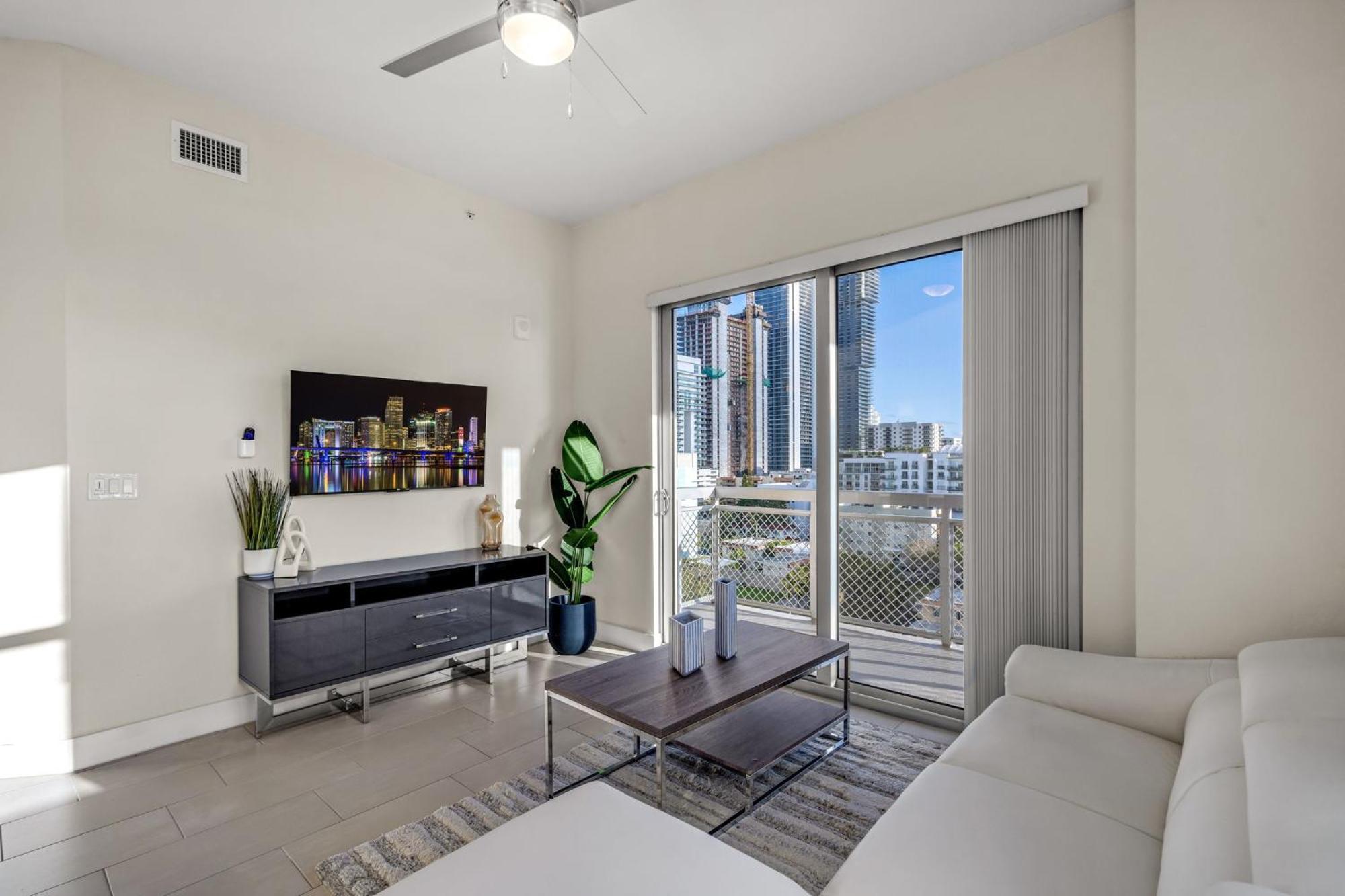 Apartment Luxury 2br With Views On Biscayne Blvd