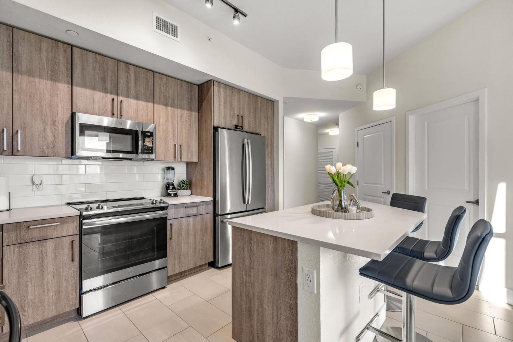 Luxury 2br With Views On Biscayne Blvd Apartment *