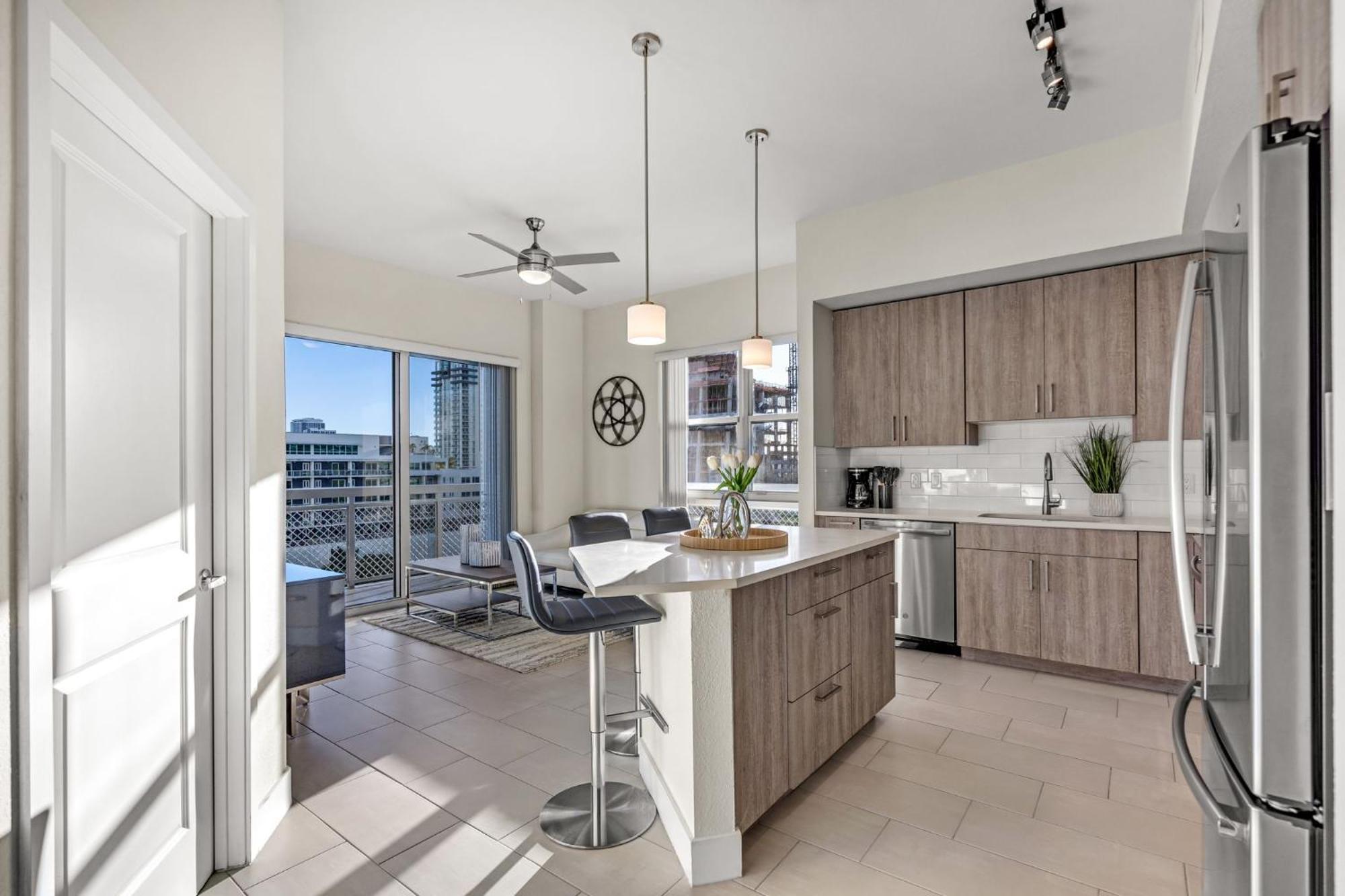 Luxury 2br With Views On Biscayne Blvd *